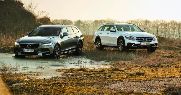 Volvo V90 Cross Country vs Mercedes Clasa E All-Terrain: Cine trece valea seacă învinge?