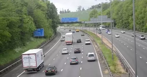 Marea Britanie urmează modelul Franței - va interzice motoarele cu ardere internă din 2040