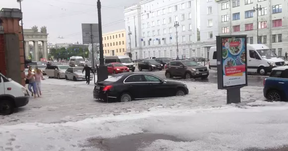Moscova, sub zăpadă în plină vară. Imagini incredibile!