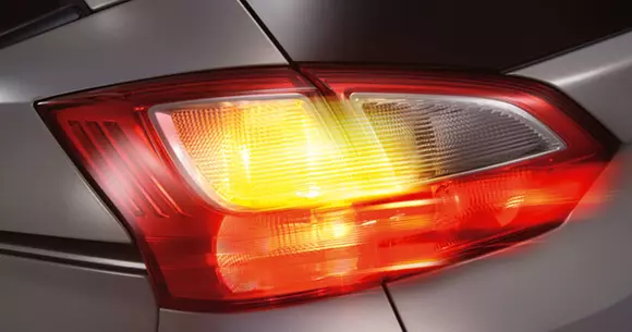 Chestionar auto - Când se folosesc luminile de avarie?