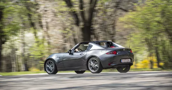 Mazda MX-5 RF - Puritatea stă în detalii