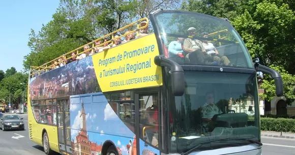 Ce se va întâmpla cu autobuzul turistic al Brașovului care zace de cinci ani într-o parcare