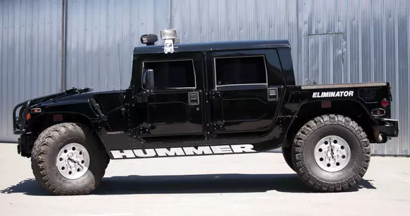 Un Hummer deţinut de rapperul Tupac Shakur este scos la licitaţie