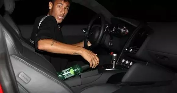 Toată lumea vorbește despre Neymar, cel mai scump jucător din istorie! Ce mașini conduce fotbalistul?