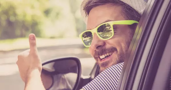 Cum alegi ochelarii de soare potriviți pentru condus