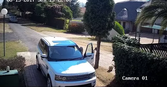 Ea este cea mai inspirată șoferiță din lume! Uite cum s-a descurcat într-o situație limită! | VIDEO