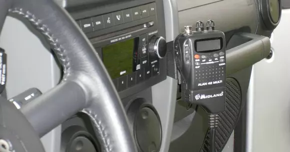 Dicționar pentru șoferii care circulă cu stații. Ce înseamnă "licurici", "mini-donator" sau "veioză"