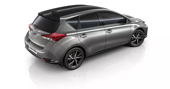 Ediţie specială: Toyota Auris Hybrid Black Edition