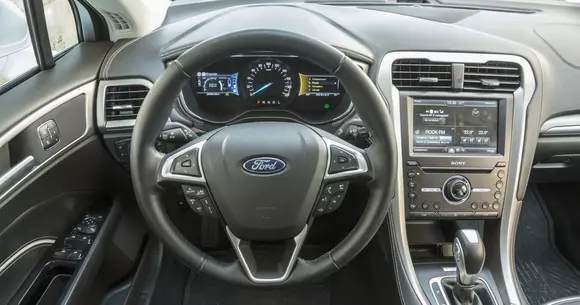 Ford renunţă la dezvoltarea unei noi generaţii de sedanuri în America de Nord