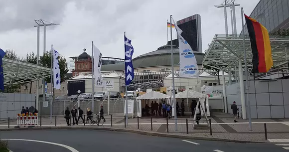 O zi la IAA Frankfurt: inima financiară a Europei trepidează în ritmul motoarelor