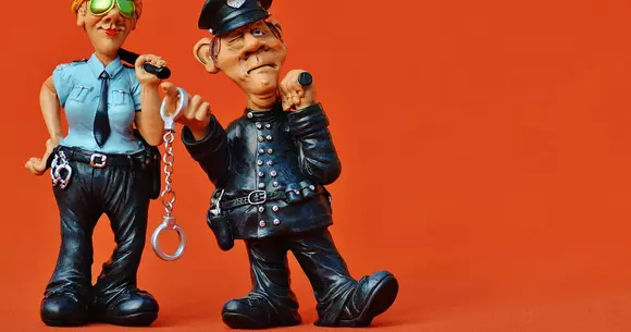 NU ESTE BANC: Ce se întâmplă când Poliţia Română se întâlneşte cu filosofia