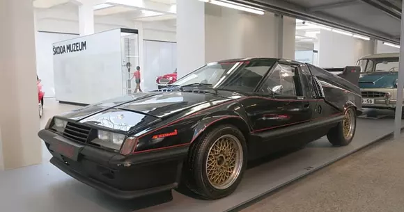 Îți vine să crezi că asta e o mașină marca Skoda?