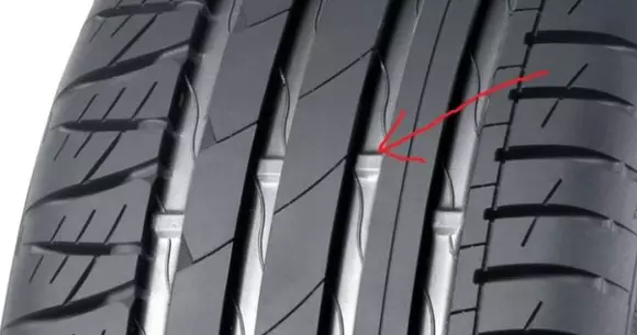 Știi ce simbolizează dungile acestea de pe anvelope? Care este motivul pentru care gumele sunt uzate doar pe o parte sau doar pe centru?