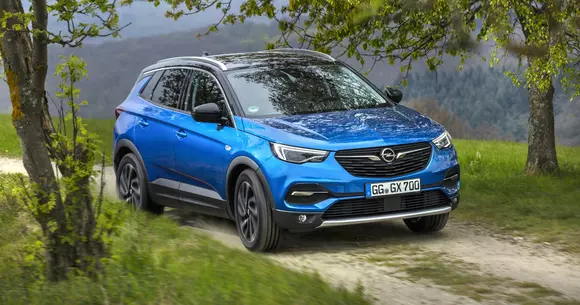 Opel Grandland X: Cum se conduce și cât costă cel mai mare SUV al Opel?