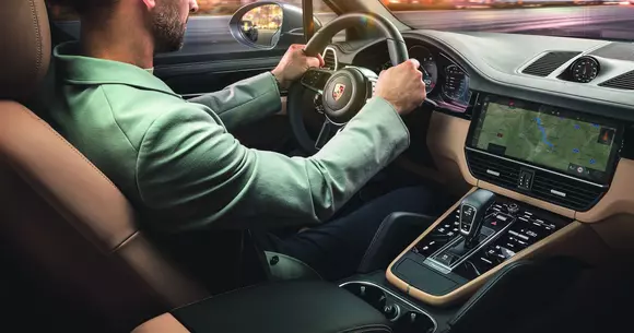 Noi funcţii Porsche Connect în echiparea standard pentru Cayenne