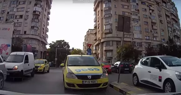 Lecția dată de un bucureștean unor șoferi care au încălcat regulile! | VIDEO