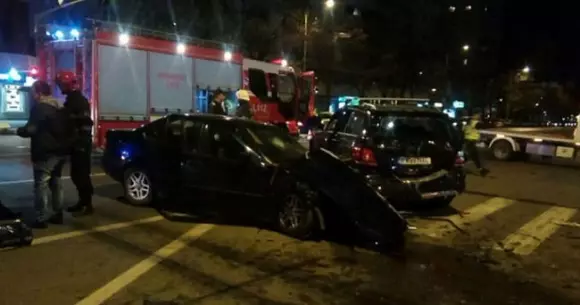 Şofer de BMW la 20 de ani, vitezoman în localitate şi cu live-uri pe Facebook la volan