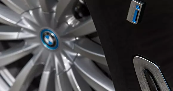 Creștere ușoară a vânzărilor BMW la nivel global