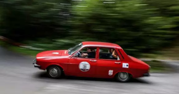 Cursă nebună cu Dacia 1300 la un raliu în Grecia