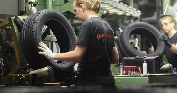 Secretul pe care nu-l știu toți șoferii! De ce e bine să rotim periodic anvelopele?