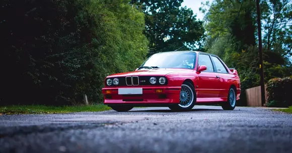 Un șofer de BMW a fost amendat de trei ori într-un kilometru de același echipaj de poliție