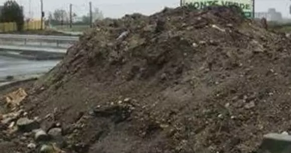 De necrezut! Ce se află în mijlocul șoselei, la intrarea în... Caracal | FOTO