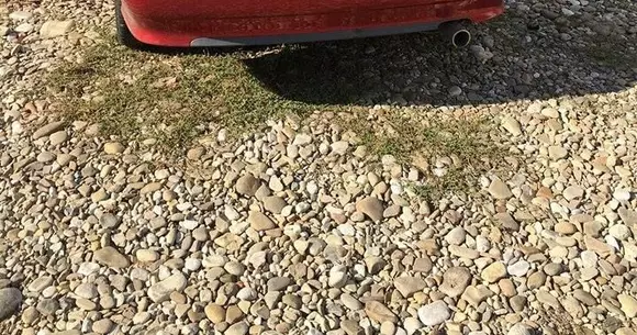 Ce a făcut un român, supărat că mașina nu pornește. A luat ciocanul și...