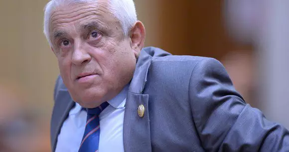 Ce automobil conduce Petre Daea, Ministrul Agriculturii, și ce nu-i lipsește niciodată din mașină