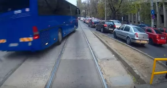 Cum circulă un autobuz plin cu polițiști prin Capitală? Ca o rachetă! | VIDEO