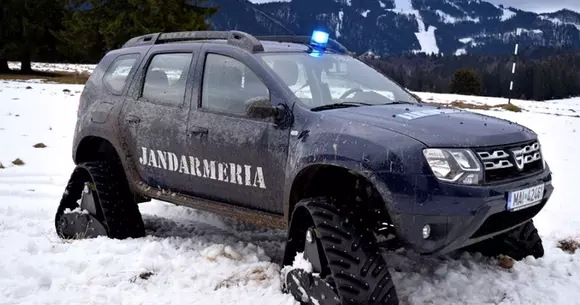 Jandarmeria Română s-a dotat cu modele Dacia Duster pe şenile