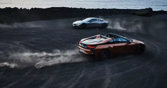 BMW i8 Roadster și BMW i8 facelift - fascinaţie electrică