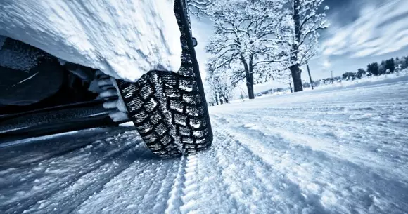 La ce trebuie sa fii atent atunci cand apelezi la servicii de inchirieri masini pe timpul iernii