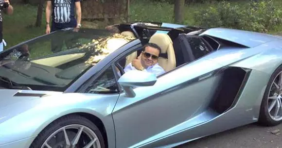 Capii manelelor din România conduc bolizi de jumătate de milion euro