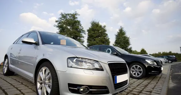 Ce poți să înveți când vizitezi un dealer auto, chiar dacă nu-ți cumperi o mașină