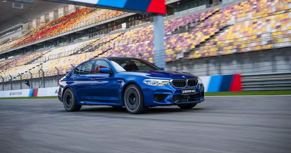 BMW M5 a stabilit un nou record pe Shanghai International Circuit