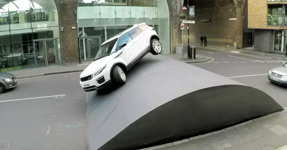 Range Rover Evoque - demonstraţie inedită în centrul oraşului