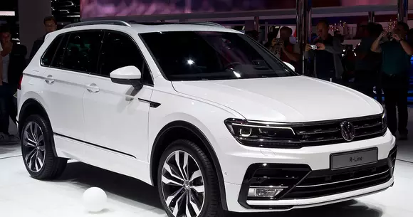 Premieră pe piața auto de la noi: a apărut mașina luată pe abonament pe care o schimbi când vrei