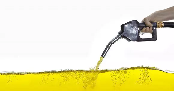 Întrebarea întrebărilor: sunt mai multe mașini pe motorină sau pe benzină în România?