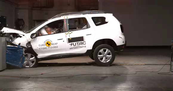 Noua Dacia Duster primeşte trei stele la testele EuroNCAP