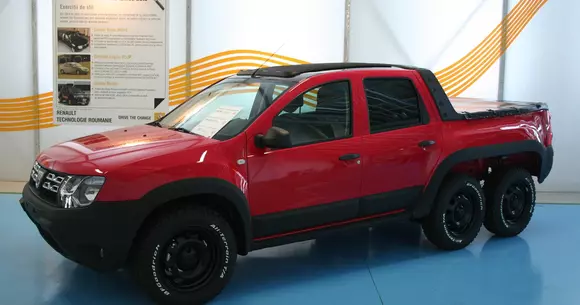 Cum arată Dacia Duster Pickup cu 6 roți?