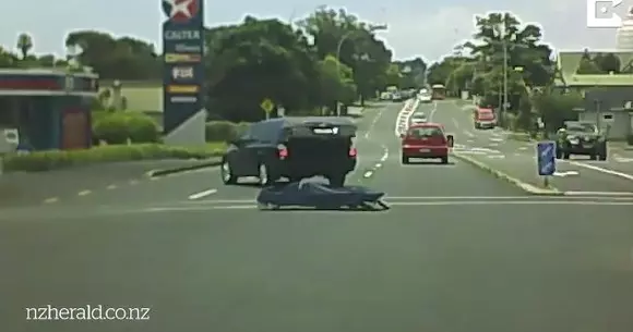 Caz incredibil în Statele Unite: au scăpat mortul din dric | VIDEO