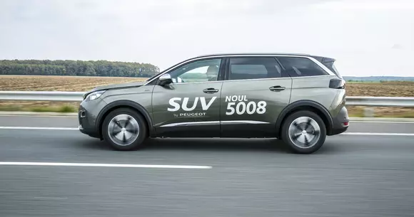 Peugeot 5008 GT 2.0 BlueHDI: Francezul elegant cu cizme de cauciuc