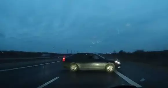 O șoferiță vrut să-i dea o lecție unui alt bărbat. A pus o frână bruscă însă a ieșit ÎN DECOR | VIDEO