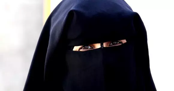 Premiera în Arabia Saudită - A fost organizat primul salon auto pentru femei