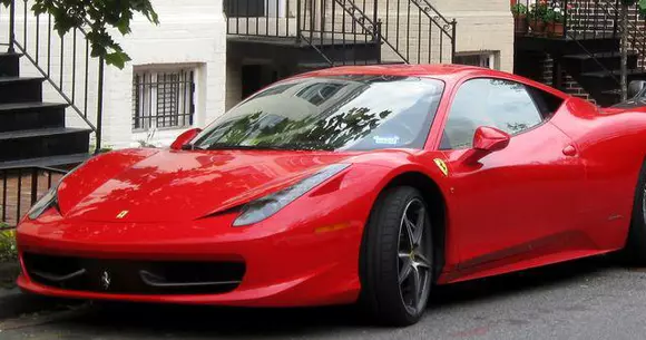 Ce mașini EXCLUSIVISTE au înmatriculat românii în 2017. Câți și-au cumpărat Ferrari nou-nouț?