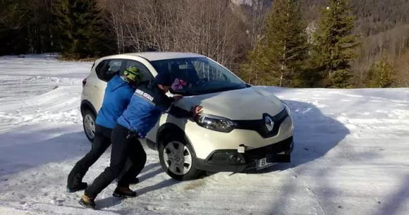 Turişti rătăciţi cu mașina în Munţii Bucegi salvați de Jandarmerie
