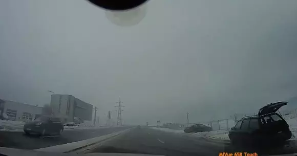 Un moment de neatenție a produs un grav accident. Totul a fost filmat pe o șosea din România! | VIDEO