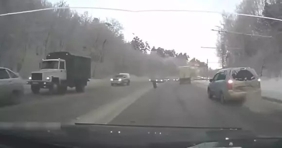 Cum se poate termina o explozie de anvelopă! Top incidente filmate din trafic! | VIDEO