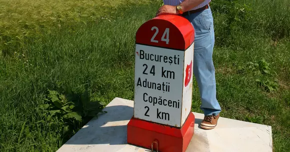 Din ciclul: "Ce mai vând românii": Cât costă o bornă kilometrică?