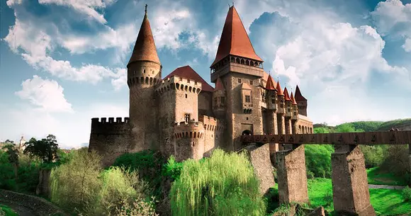 Cum ajungi cu masina din Bucuresti la cele mai renumite castele si cetati din Romania